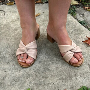 Mila  Paoli pink twist platform sandals, size 9